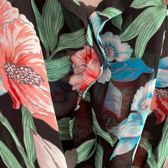 *4/$24* F21 Aloha Printed Top - Picture 4 of 8